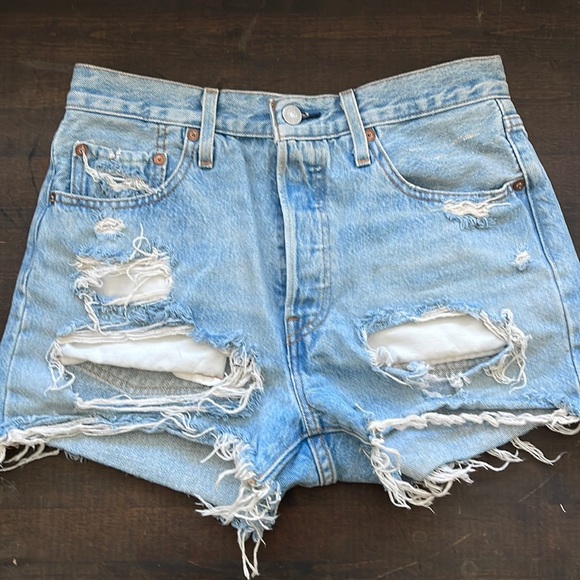 Levi's Pants - Levi’s high waisted shorts size 27